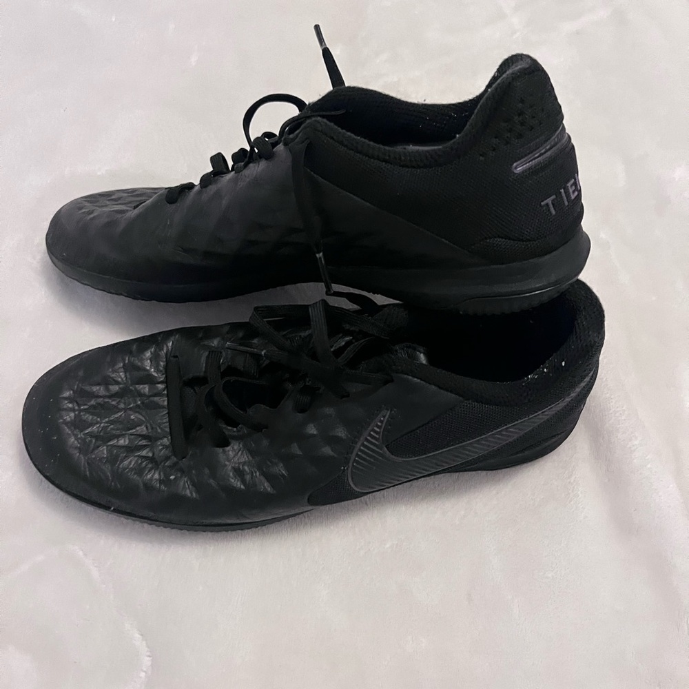Indoor Nike tiempos soccer shoes